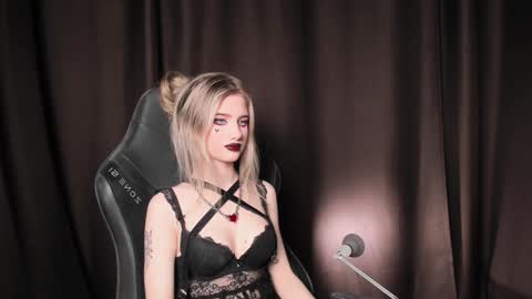 Snapshot of waterfallwoods chatting on December 2024 06:02:02 AM waterfallwoods online show from December 2024 06:02:02 AM