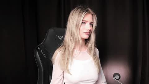 Snapshot of waterfallwoods chatting on December 2024 07:39:02 PM waterfallwoods online show from December 2024 07:39:02 PM