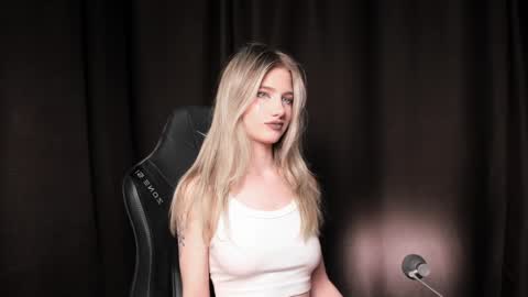 Snapshot of waterfallwoods chatting on December 2024 04:40:02 PM waterfallwoods online show from December 2024 04:40:02 PM