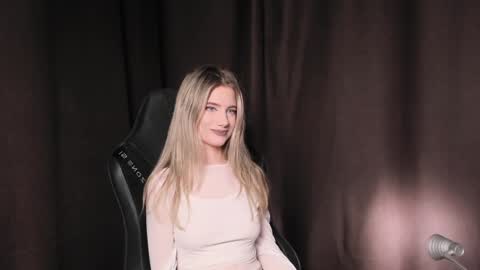 Snapshot of waterfallwoods chatting on December 2024 04:52:01 PM waterfallwoods online show from December 2024 04:52:01 PM