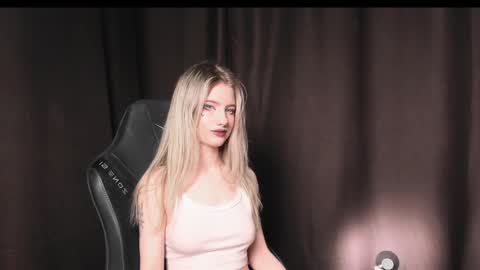 Snapshot of waterfallwoods chatting on December 2024 06:16:02 AM waterfallwoods online show from December 2024 06:16:02 AM