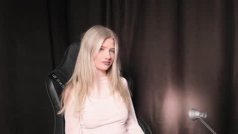 Snapshot of waterfallwoods chatting on January 2025 07:44:02 AM waterfallwoods online show from January 2025 07:44:02 AM