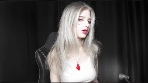 Snapshot of waterfallwoods chatting on February 2025 03:37:02 PM waterfallwoods online show from February 2025 03:37:02 PM