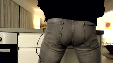 wave3210 online show from December 2025 04:38:01 PM