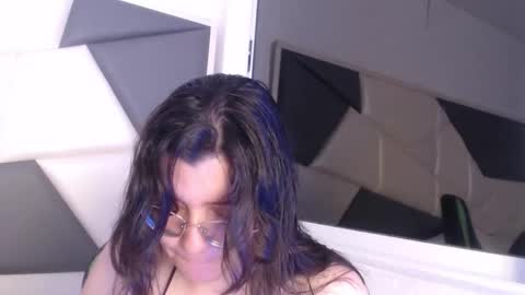 Trixie 3 online show from October 2025 01:43:02 PM