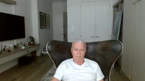 Snapshot of wellmi chatting on June 2026 06:49:01 PM Exhibitionist online show from June 2026 06:49:01 PM