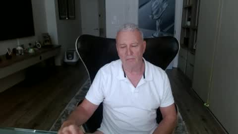 Snapshot of wellmi chatting on July 2026 07:21:01 PM Exhibitionist online show from July 2026 07:21:01 PM