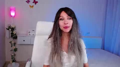 Wendi Foster online show from November 2025 07:03:01 PM