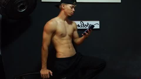 wesley_77 online show from May 2026 04:32:02 AM