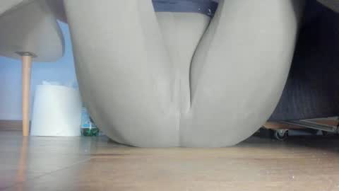 wet_pants2022 online show from April 2026 12:35:02 AM