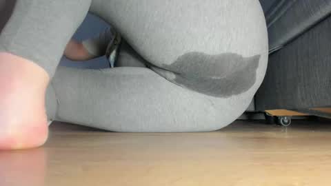 wet_pants2022 online show from May 2026 09:31:01 PM