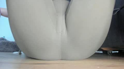 wet_pants2022 online show from May 2026 10:43:02 AM