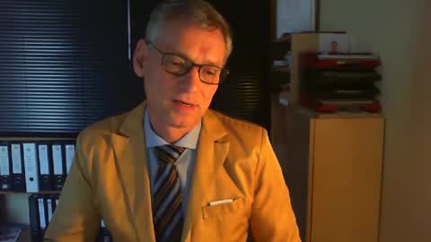 Snapshot of wetsuitedman chatting on February 2025 03:05:02 PM Franz online show from February 2025 03:05:02 PM