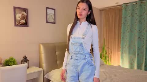 Snapshot of what_is_love_is chatting on January 2026 07:06:01 PM Kaylee online show from January 2026 07:06:01 PM