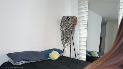Aleska online show from May 2026 09:09:02 PM