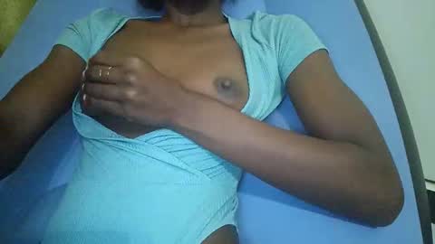 Snapshot of whinebby chatting on November 2025 08:43:01 PM Whinebby online show from November 2025 08:43:01 PM