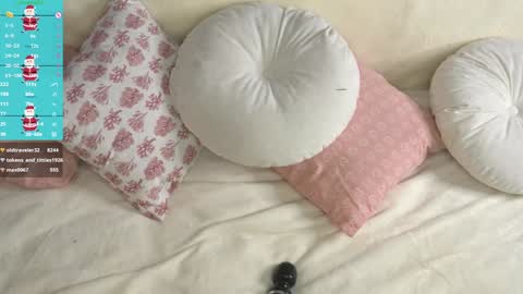 Snapshot of whisper_of_love chatting on December 2024 05:17:01 AM Naomi online show from December 2024 05:17:01 AM