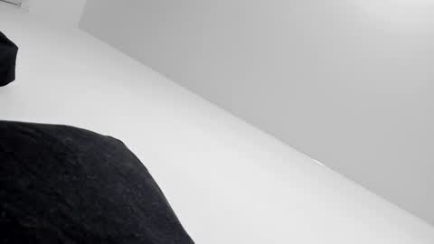 Snapshot of white_do11 chatting on January 2026 01:27:01 PM Bella online show from January 2026 01:27:01 PM