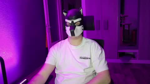 white_pup online show from April 2026 06:13:02 PM