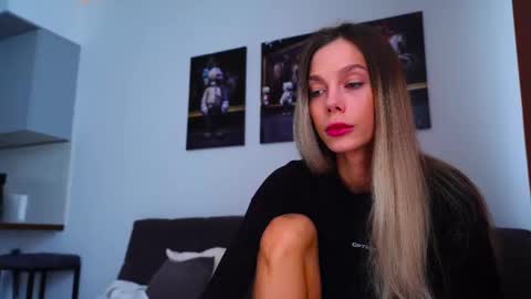 Snapshot of whitebanny chatting on November 2025 07:52:01 AM Kate online show from November 2025 07:52:01 AM