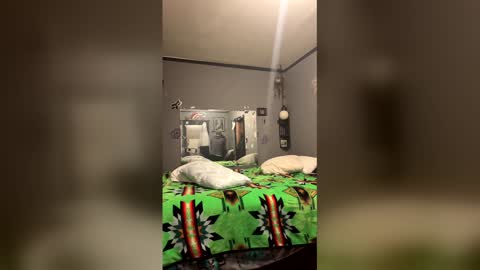 whiteboiiandhisbitch online show from April 2026 05:05:01 AM