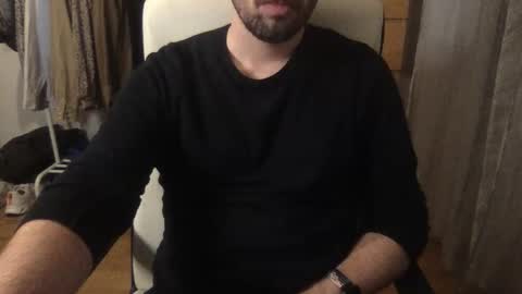 White guyyy online show from November 2025 01:07:02 AM