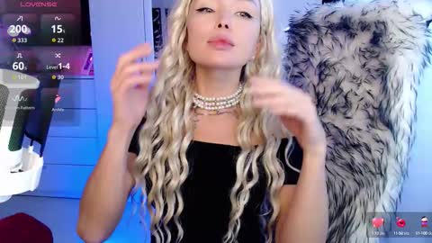 WhiteLaBunny online show from October 2025 09:43:02 AM