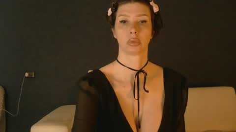 White Queen online show from May 2026 05:45:02 AM