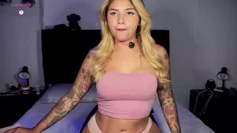 Snapshot of whites_emma chatting on October 2025 02:37:02 AM EMMA online show from October 2025 02:37:02 AM