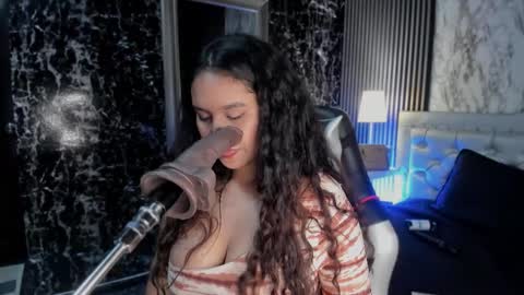 Whitney  online show from September 2025 09:58:01 PM