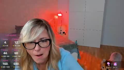 Snapshot of whitneypunnch chatting on June 2026 11:47:02 AM whitneypunnch online show from June 2026 11:47:02 AM