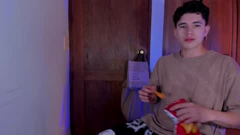 Snapshot of whos_he chatting on December 2025 08:16:02 PM whos_he online show from December 2025 08:16:02 PM