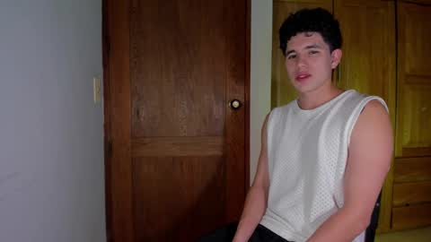 Snapshot of whos_he chatting on January 2026 11:29:01 PM whos_he online show from January 2026 11:29:01 PM