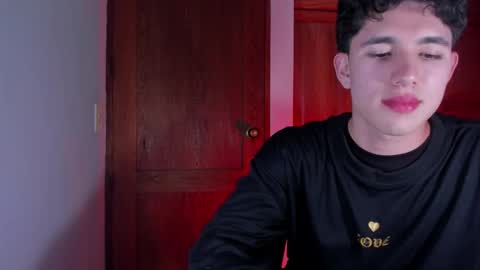 Snapshot of whos_he chatting on January 2026 01:20:01 AM whos_he online show from January 2026 01:20:01 AM