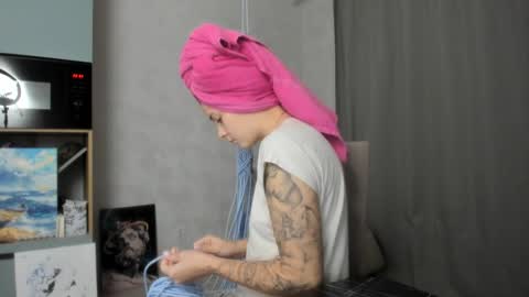 Snapshot of why_again_me chatting on December 2025 07:32:01 PM Veronica online show from December 2025 07:32:01 PM