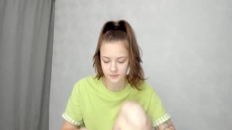 Snapshot of why_again_me chatting on February 2026 09:52:01 PM Veronica online show from February 2026 09:52:01 PM