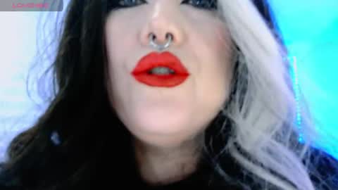 Laura  online show from April 2026 09:23:01 PM