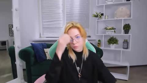 wild_berry_soul online show from October 2025 05:54:02 AM