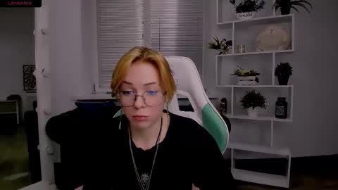 wild_berry_soul online show from October 2025 06:10:01 AM