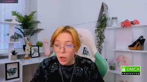 wild_berry_soul online show from October 2025 07:10:02 AM