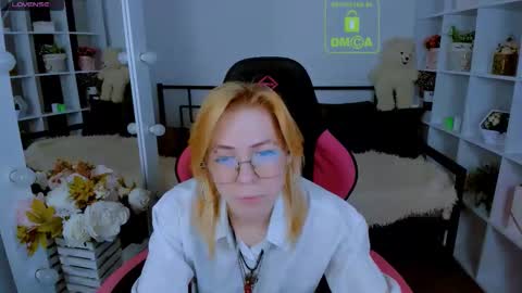 wild_berry_soul online show from November 2025 07:00:01 AM