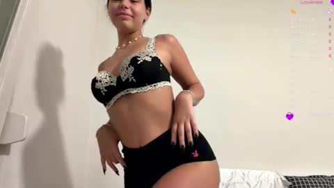 Mia online show from December 2025 04:11:01 PM