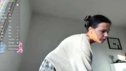 Mia online show from February 2026 03:05:02 PM