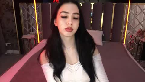 Alena online show from November 2025 06:58:01 AM