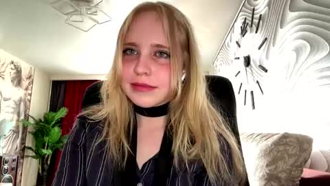 Anny online show from May 2026 02:11:02 PM