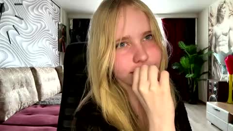Anny online show from May 2026 11:40:01 AM