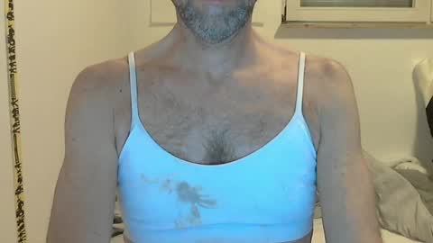 Snapshot of willbillbillwill chatting on April 2026 08:34:01 PM Lilian online show from April 2026 08:34:01 PM