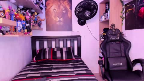 Snapshot of william_dracko9 chatting on December 2024 03:29:01 AM Dracko online show from December 2024 03:29:01 AM