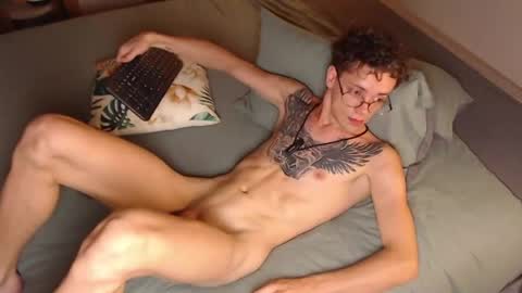Snapshot of william_henry_a chatting on May 2026 01:07:02 PM William online show from May 2026 01:07:02 PM