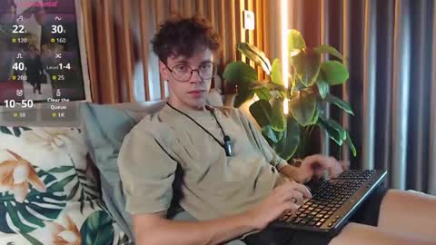 Snapshot of william_henry_a chatting on May 2026 01:48:02 PM William online show from May 2026 01:48:02 PM